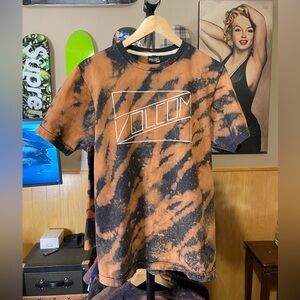 Men’s Volcom custom reverse tie dye shirt.